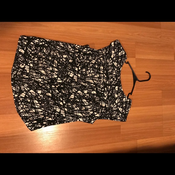 Black and white blouse - Picture 3 of 3